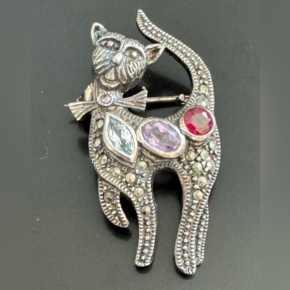 Sterling Silver Marcasite and Gemstone Cat Brooch - Picture 7 of 7